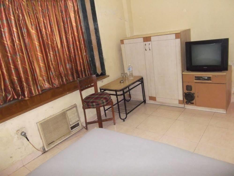 Hotel Palms Navi Mumbai Exterior photo